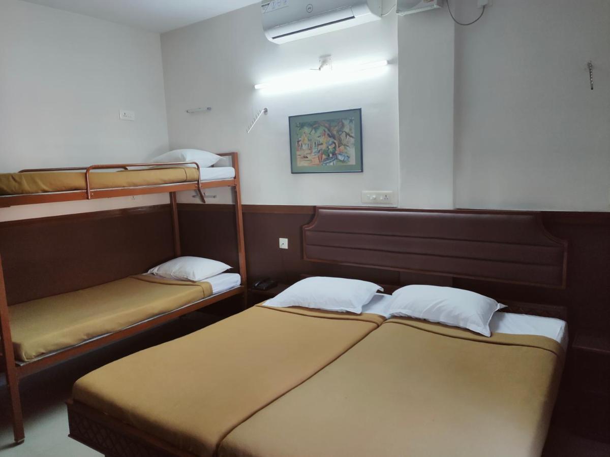 Hotel Maple Regency Kochi Exterior photo