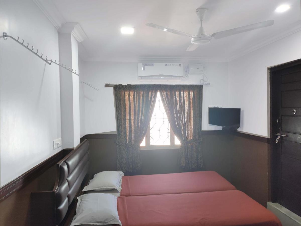Hotel Maple Regency Kochi Exterior photo